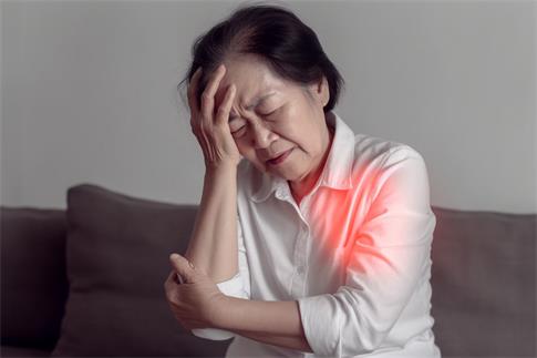 1698363738458837.jpg 攝圖網_600129458_banner_身患慢性病的中老年女性(企業商用).jpg